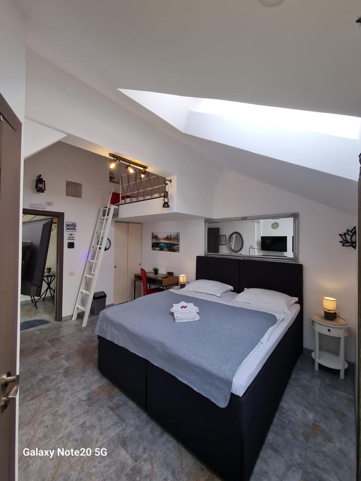 Casa Aryan Apartment Sînpetru Екстериор снимка